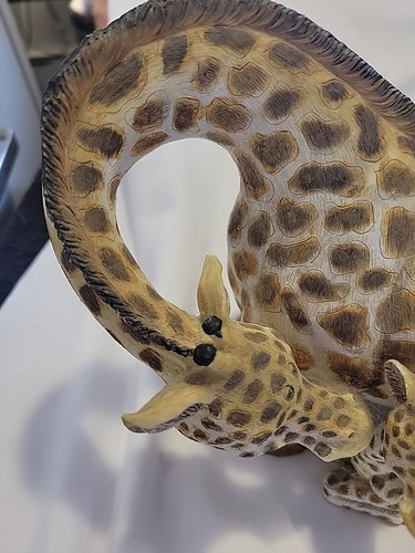 An adorable mother and child giraffe Resin made Giraffe Bank - Bild 4 von 6