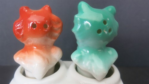 AGITADOR DE SAL Y PIMIENTA VINTAGE PORCELANA GATOS ASENTIENDO - Imagen 4 de 8