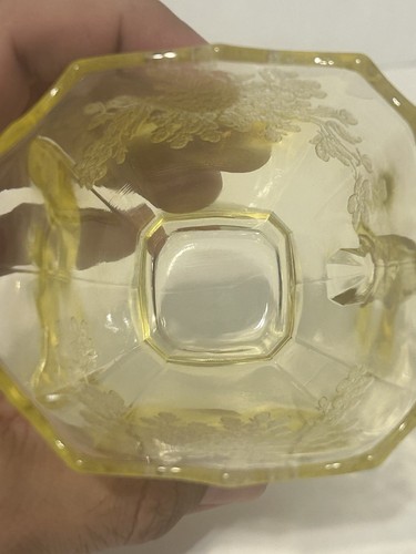 yellow Depression glass creamer in the "Cameo" or "Ballerina" pattern Vintage  - Picture 11 of 13