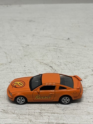 Welly Reeses Orange 1/60 Diecast 2005 Ford Mustang GT Loose *BROKEN PIECE* - Picture 2 of 9