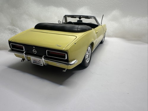 Maisto 1967 Chevy Camaro RS/SS 396 Convertible Yellow 1/18 Scale Diecast Car - Picture 6 of 13