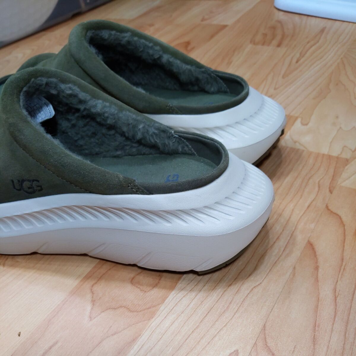 ☆新品未使用☆UGG オリーブ MCA805V2 SLIDE - メルカリ