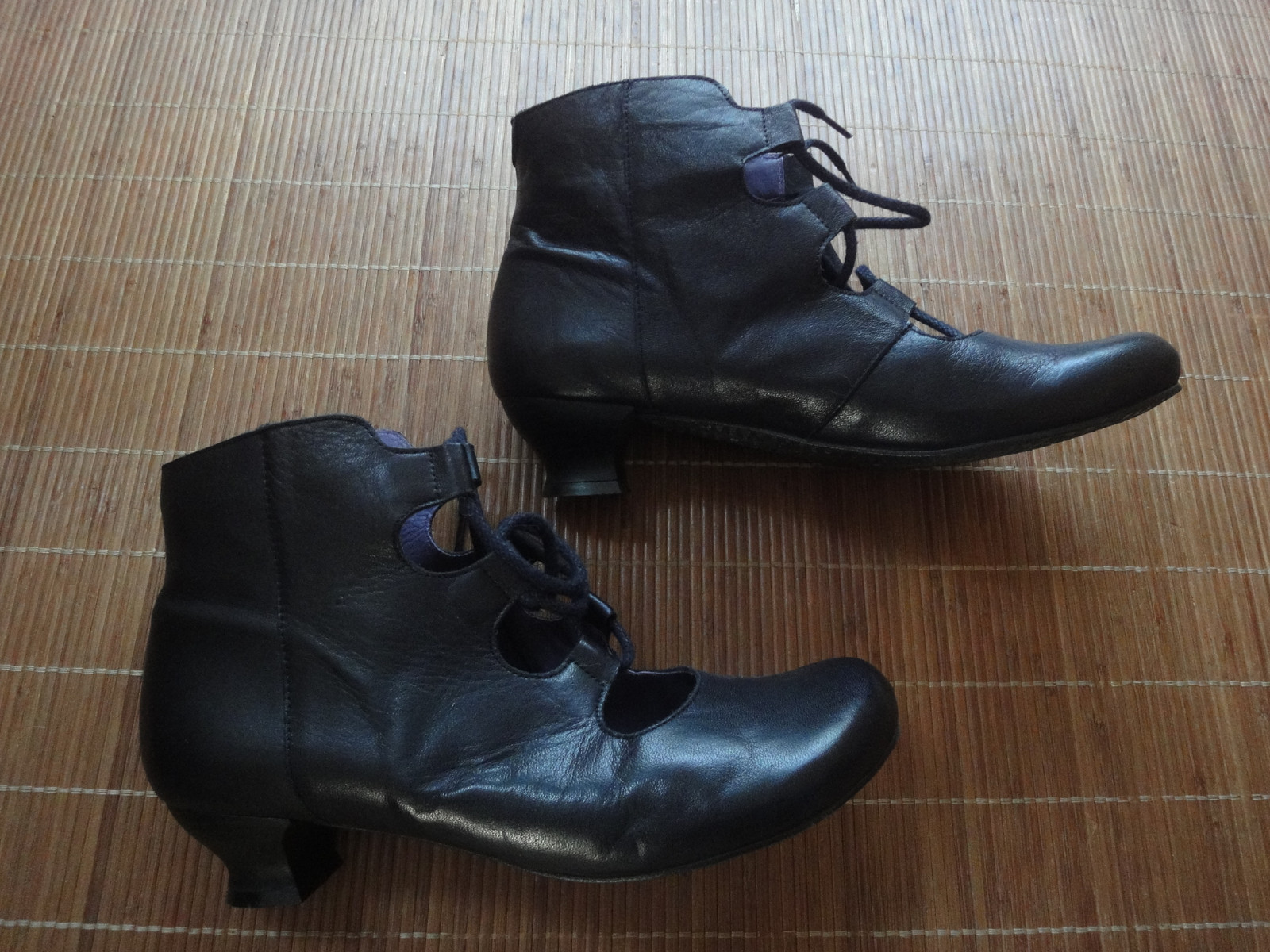Hippe Pumps, halboffen, schwarz,G, 42, Trichterabsatz 4,5 cm, Deerberg Hippe Pumps, halboffen, schwarz,G, 42, Trichterabsatz 4,5 cm, Deerberg