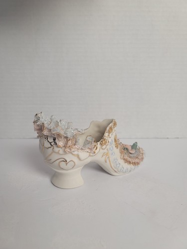 Vintage Heirlooms of Tomorrow Porcelain Shoe #107 With Ruffles And Roses - Picture 4 of 11