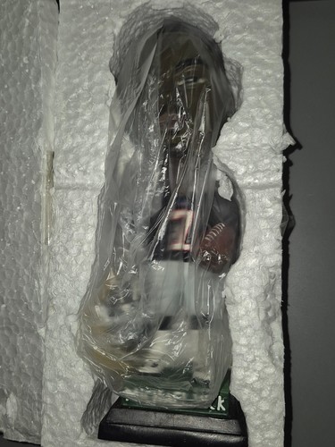 Vintage 2002 Atlanta Falcons Michael Vick Bobblehead NEW IN BOX - Picture 2 of 4