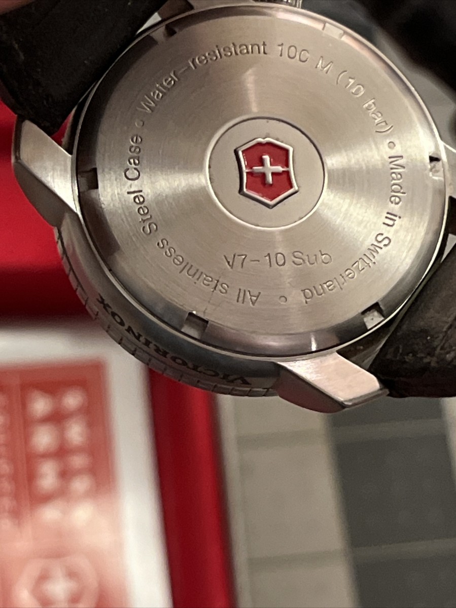 Victorinox Mens Swiss Army Watch White Dial Diver Field V7-10 Sub