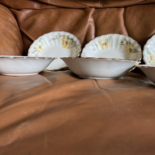 6 Limoges American Yellow Daisy Fruit Bowl 22 Karat Gold Trim Scalloped Edge 5” - Picture 8 of 11