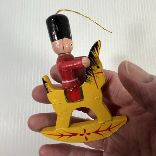 Soldado Caballo Mecedor Adorno de Navidad Decoración de Vacaciones - Imagen 3 de 4