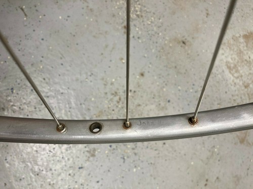 Shimano Vorderradschlauch 36h Laufrad dreht gut, Felge hat Flat Spot - Bild 3 von 4