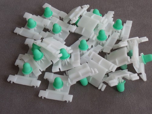 20X Clips Zierleisten Klammer Seitenleisten für VW Golf 3 Vento Jetta 1H0853585- - Picture 2 of 3