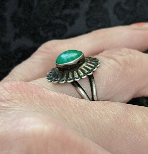 ANELLO NATIVO AMERICANO ZUNI ARGENTO STERLING MALACHITE VERDE TURCHESE COLORE TAGLIA 7 - Foto 6 di 16
