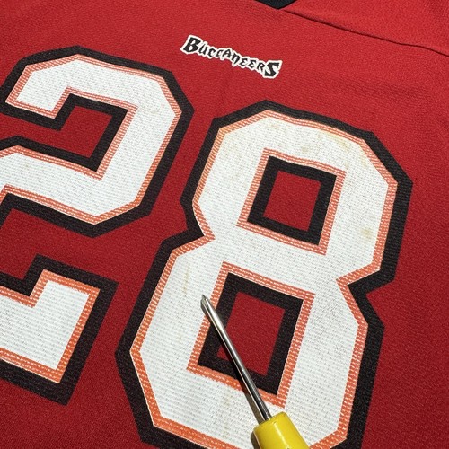 Vintage Warrick Dunn Jersey Mens L Tampa Bay Buccaneers NFL #28 Bucs Logo 7 USA - Picture 7 of 15