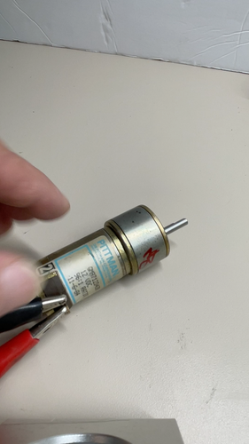 Pittman Gearbox Ratio 96:1 Albero a D 4,7 mm + motore collegato gratuitamente (Video) - Video 1 di 1