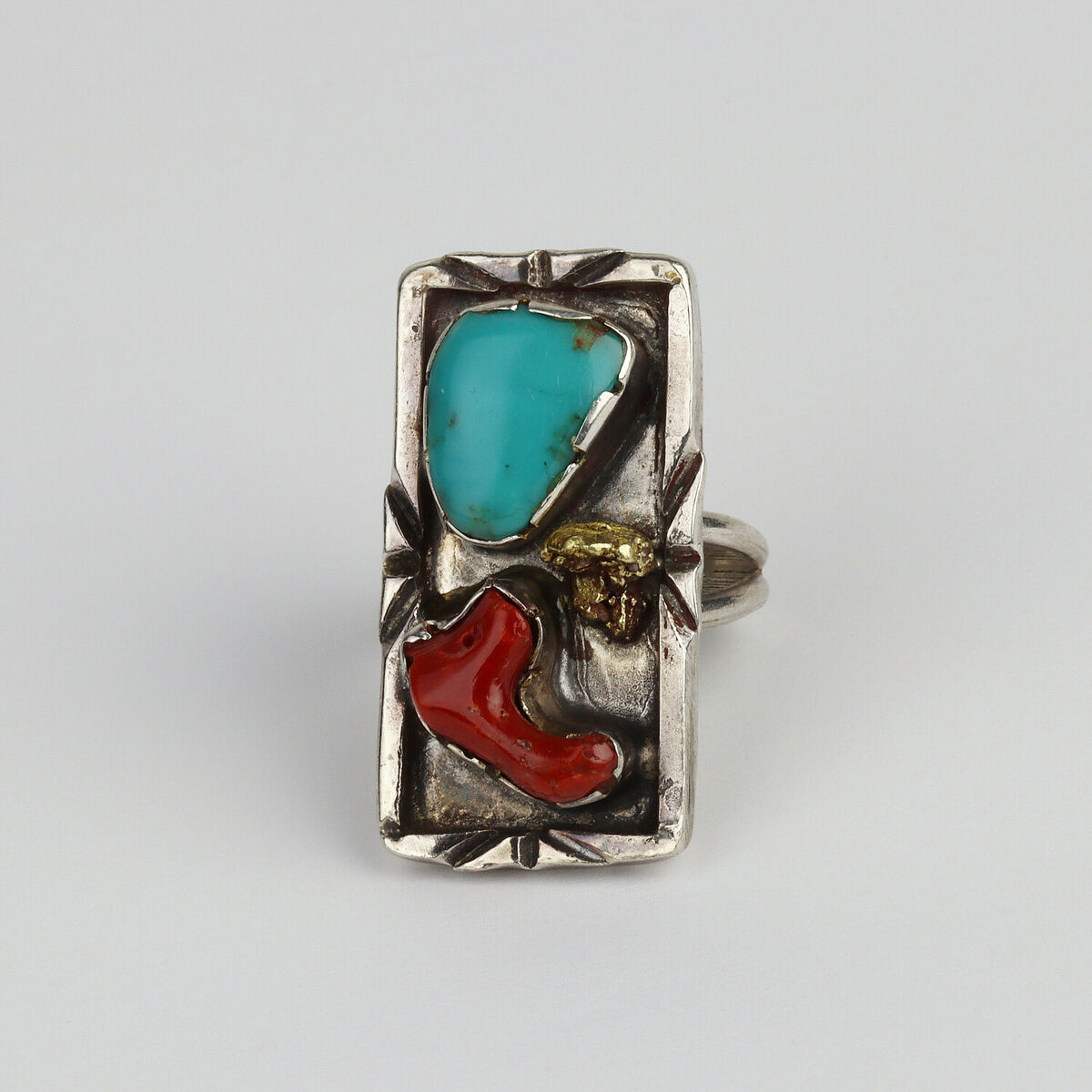 Outstanding Vintage Native American Navajo Turquoise Coral Sterling Silver Ring Outstanding Vintage Native American Navajo Turquoise Coral Sterling Silver Ring