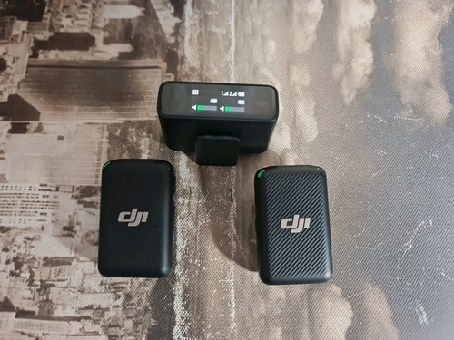 DJI Mic Combo (2x schwarzer Sender, 2 x Fluffy Mikrofon, 1x Empfänger & Ladekoffer) - Bild 4 von 6