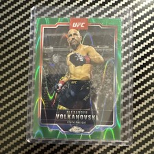 2025 Topps Chrome UFC Alexander Volkanovski #18 Green Refractor /125