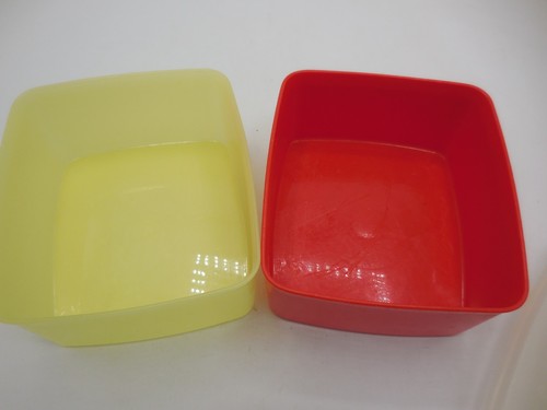 2 Vintage Tupperware Square Round Yellow and Red with Lids 311 - Picture 5 of 5