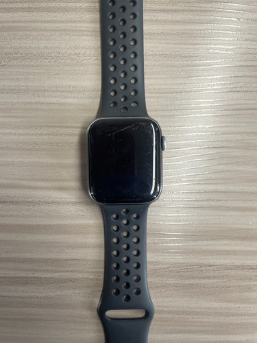 Apple Watch Series 4 (Cell + GPS) 44mm Grigio Siderale 70% Batt & CINTURINO Nike Sport - Foto 2 di 7