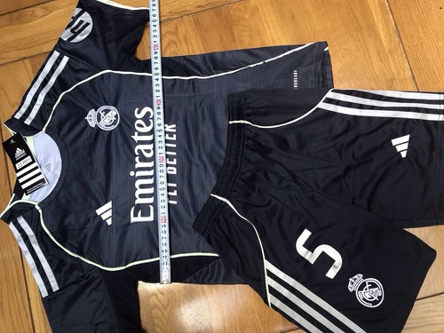 Kinder 6-8 Jahre Real Madrid Bellingham 5 Komplettset 38 cm Grube zu Grube mit Etikett - Bild 3 von 5
