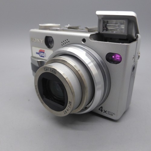 Sony Digital Camera Cybershot DSC-V1 5.0MP Silver Tested - Picture 3 of 9