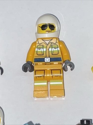 Bulk Lot Of LEGO Minifigures Ect. - Picture 4 of 20