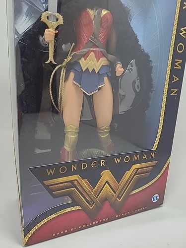 Barbie Black Label Wonder Woman Movie Doll - Mattel 2016 Gal Gadot scatola usurata nuova - Foto 3 di 12