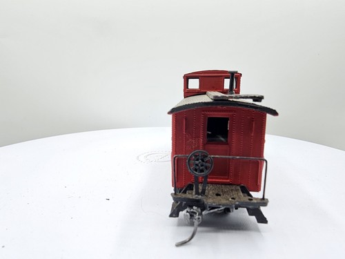 **READ** HO Scale Hampton & Western X-100 Red 2 Window Caboose - Picture 2 of 7