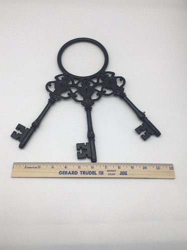 Skeleton Key Ring Holder Wall Decor Black Cast Iron Metal 6 Pegs - Picture 9 of 9