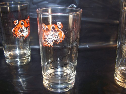 Vintage 1960s Esso Exxon Tiger in your Tank, Pitcher, Five Glasses 8 Languages - Picture 8 of 8