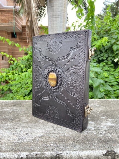 Handmade Leather Tiger Eye Stone 10x7 inch Leather Diary Sketchbook Artistic Handmade Leather Tiger Eye Stone 10x7 inch Leather Diary Sketchbook Artistic