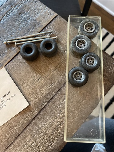 Rare 1960’s Lancer Mako Shark Red Unmounted Body w/ accessories - Picture 10 of 10