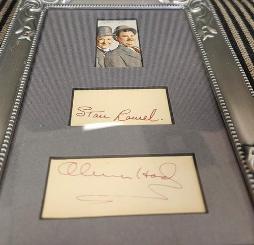 STAN LAUREL & OLIVER HARDY FRAMED CUT AUTOGRAPH WITH PICTURE RARE SIGNATURE - Picture 2 of 7
