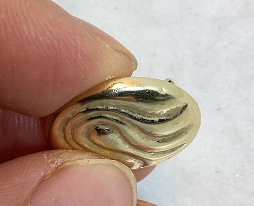 Vintage 14K Yellow Gold Circle Curve Lines Omega Back Earrings 4.9 Grams - Picture 13 of 14