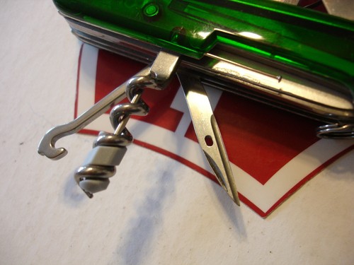 VICTORINOX TRANSLUCENT EMERALD GREEN HUNTSMAN PLUS 18 FUNCTION SWISS ARMY KNIFE - Picture 9 of 19