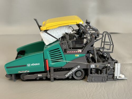 NZG FOR VÖGELE SUPER 2000-3I Tracked Paver 1:50 Truck Pre-Built Model - Picture 11 of 18