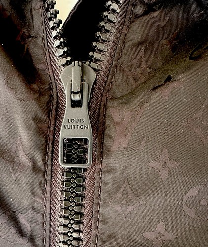 Poncho cortavientos Louis Vuitton con capucha negro monograma logotipo chaqueta nailon - Imagen 5 de 9