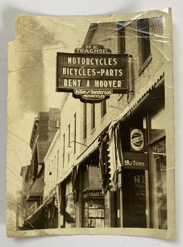 Antikes Foto von S.E Trachsel Indian & Henderson Motorcycles Shop Davenport Iowa