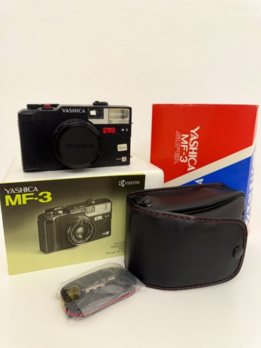 Vintage camera Yashica MF-3 super nera in plastica 35mm