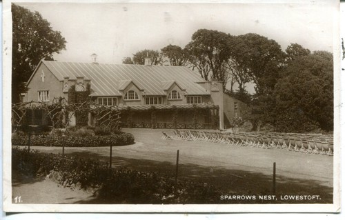 UK Lowestoft - Sparrows Nest old real photo postcard - Picture 2 of 4