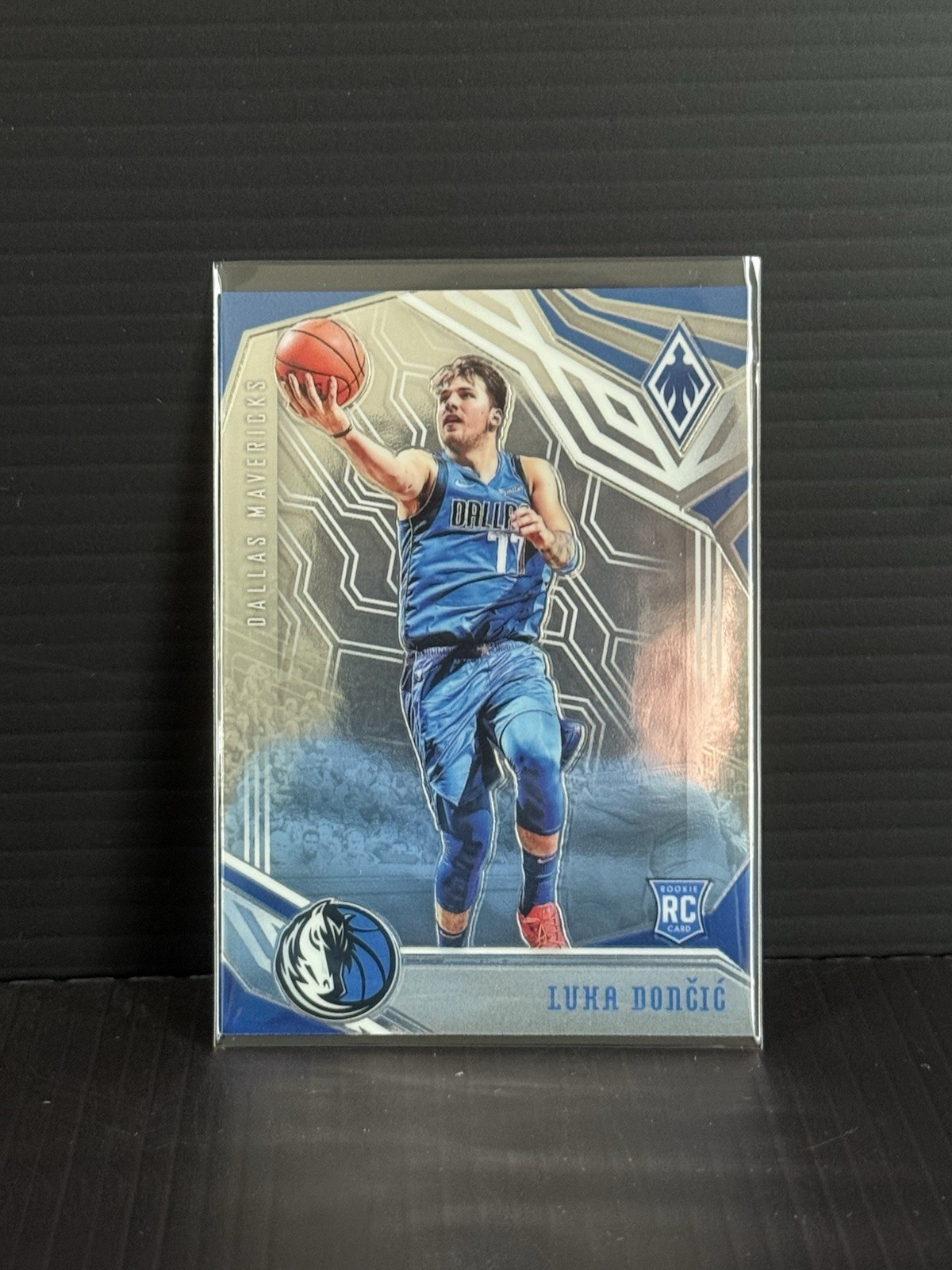 2018-19 Panini Chronicles Pheonix Luka Doncic Rookie Card #596 Mavericks