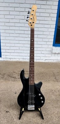 Godin Freeway 4 Bass w/HSC! -LL