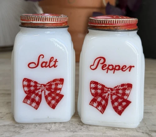 Rare 1930's McKee Roman Arch Red Gingham Bow Design Salt & Pepper Shakers Set