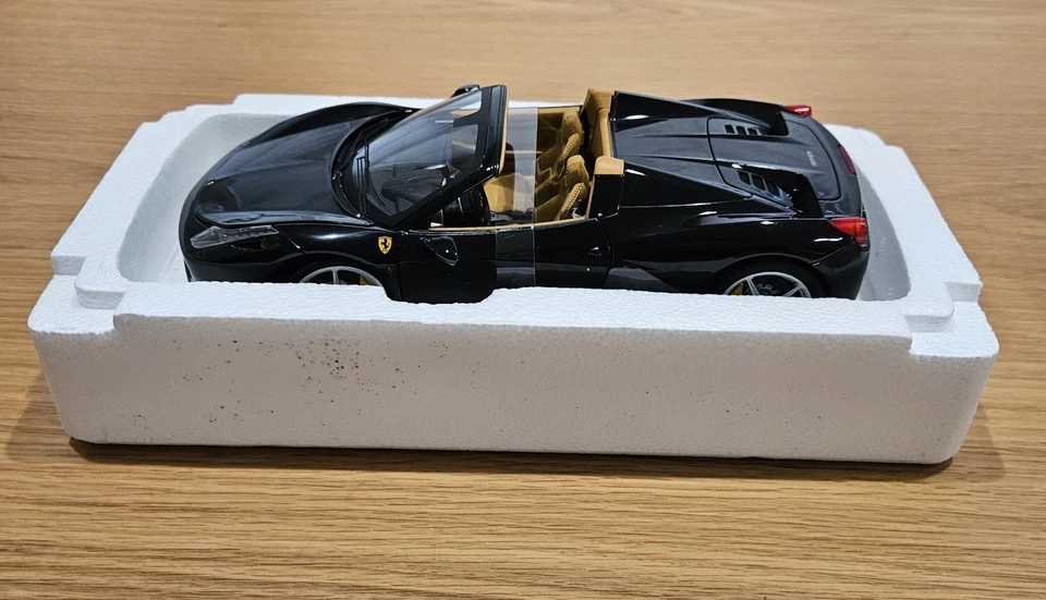 Hot Wheels Elite Ferrari 458 Italia Spider Negro 1/18 Diecas Foto 2 de 4