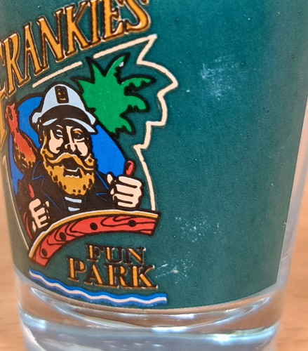 Frankie's Fun Park Schnapsglas Wrap Around Grafik - Bild 4 von 5
