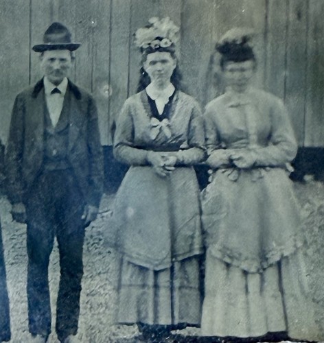 Tintype 1880s Western Homestead Farm Barn Fellow Sister Wives Girls West - Picture 4 of 5