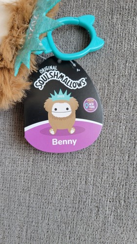 Jazwares Squishmallows New York Toy Fair 2025 Exclusive Benny the Bigfoot Clip - 第 4/4 張圖片