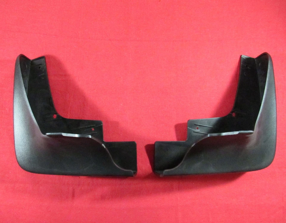 Protectores contra salpicaduras traseros moldeados negros CHRYSLER 300 NUEVO OEM MOPAR Foto 2 de 4