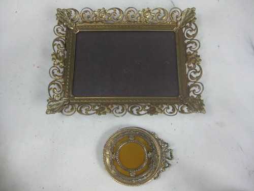 DUE cornici portafoto vintage Hollywood Regency traforate 7" x 5" rotonde 3 1/2" - Foto 6 di 14