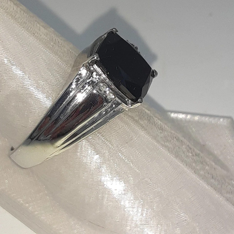 Anillo tailandés negro espinela y circón blanco para hombre de acero inoxidable talla 14 (6,00 ctw) Foto 2 de 4