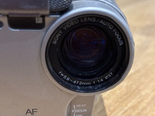 Sony CCD-TR8E Hi8 Video Camera.2 batteries, Manual, Remote, Bag - UNTESTED - Picture 8 of 16